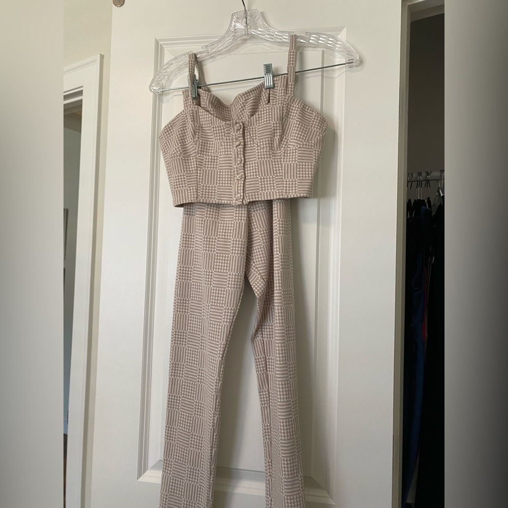 Small, tan, patterned set